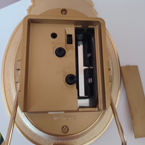 Bulova Quartz Clock Alarm Gold Tone Mantel Desk Oval T1 B0682 260 - Picture 10 of 13